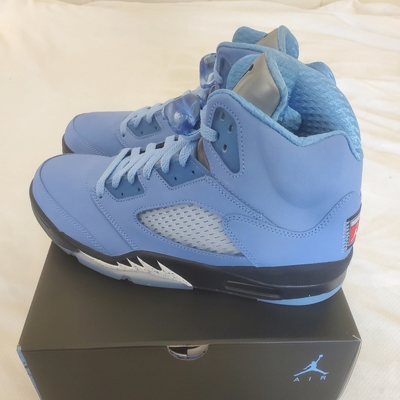 Size 12 - Jordan 5 University Blue. Deadstock DV1310-401